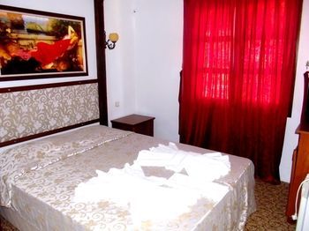 דטקה Knidos Butik Otel מראה חיצוני תמונה